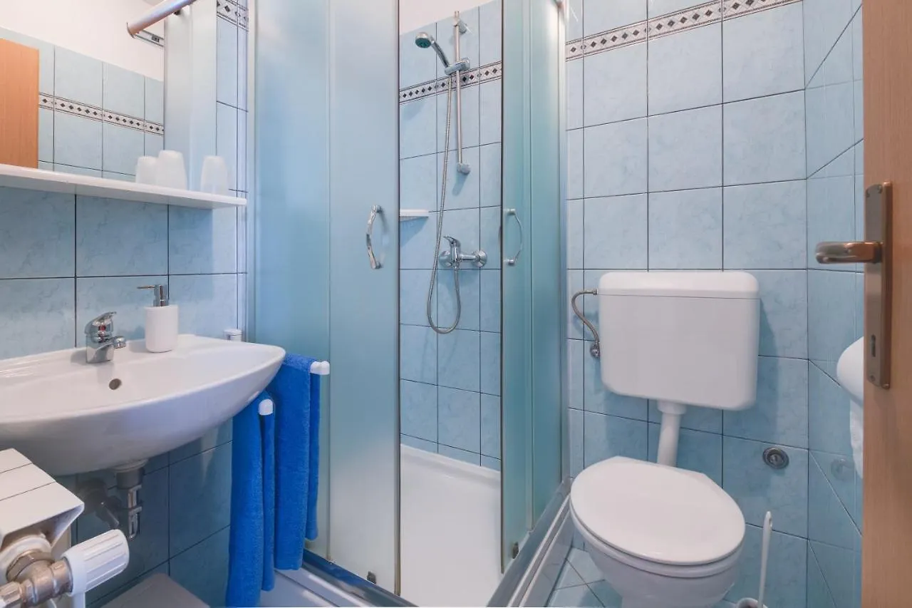 Villa Livia: Family-Friendly Retreat with Pool and Playground Liznjan Croatia