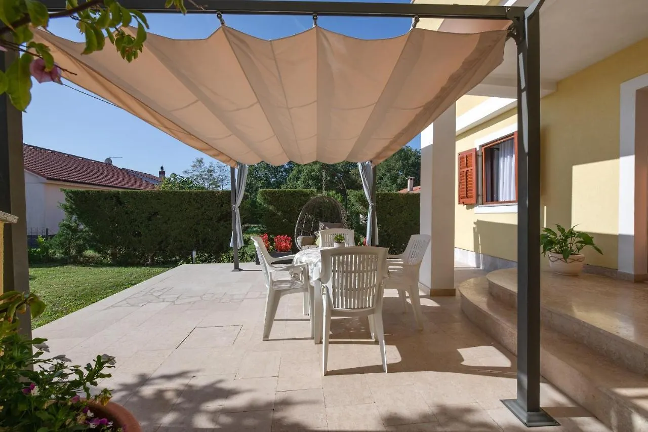 Villa Livia: Family-Friendly Retreat with Pool and Playground Liznjan 0*,  Croatia