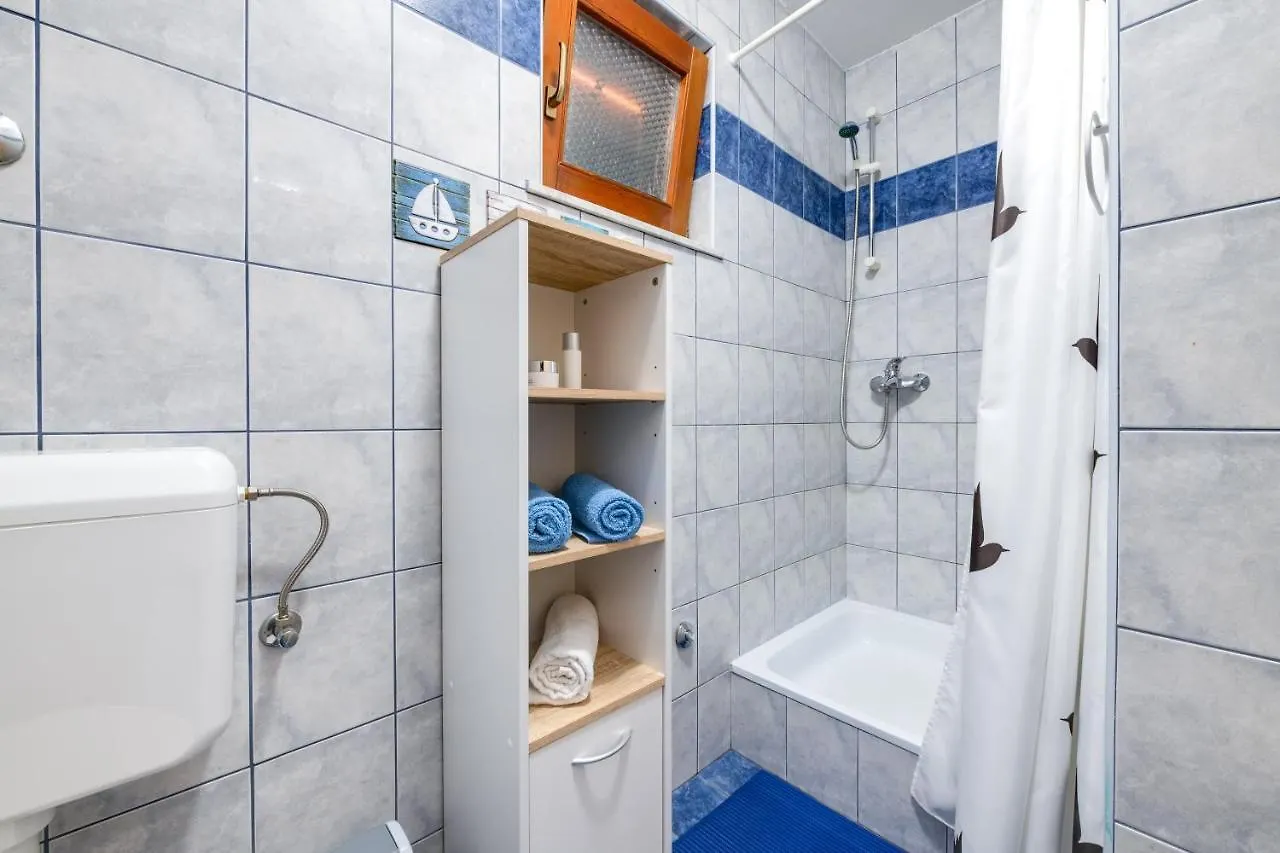 Villa Livia: Family-Friendly Retreat with Pool and Playground Liznjan Apartment