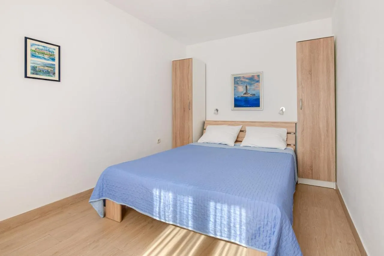 Villa Livia: Family-Friendly Retreat with Pool and Playground Liznjan Croatia