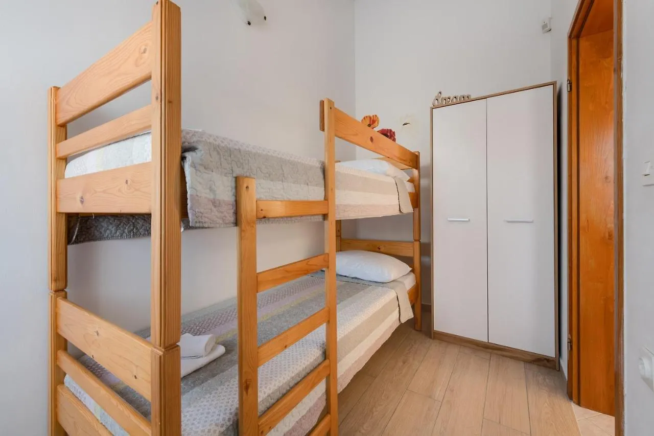 Villa Livia: Family-Friendly Retreat with Pool and Playground Liznjan 0*,  Croatia